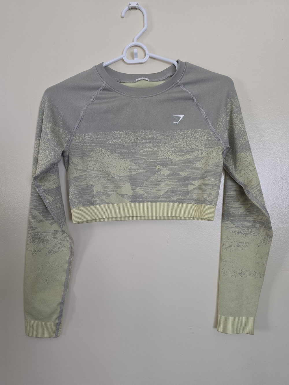 Gymshark Adapt Ombre Crop Top Yellow-Green Long Sleeve Seamless Size S - Picture 3 of 5
